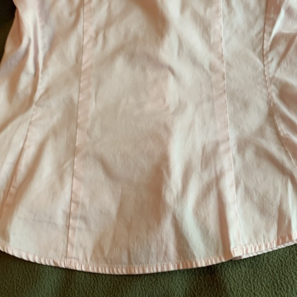 Banana Republic light pink button up shirt. 3/4 length sleeves. Size medium - Picture 10 of 10